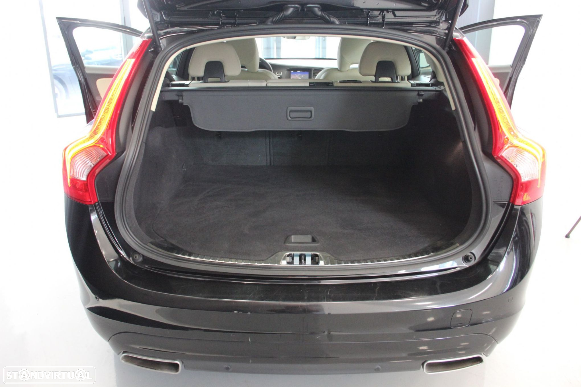 Volvo V60 2.0 D4 Summum - 10