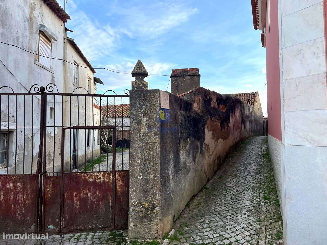 Baixa de Preço !!!! Villa para Recuperação na Labrujeira - Ventosa - A-42