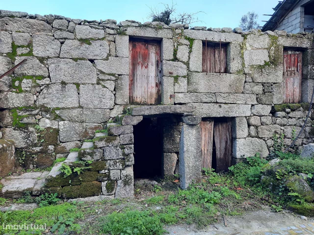 Moradia para restauro em Freitas - Grande imagem: 5/24