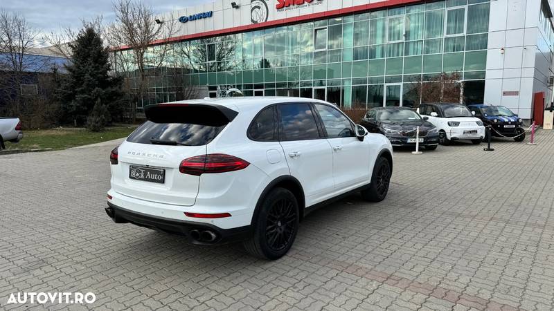 Porsche Cayenne 3.0 L V6 - 4