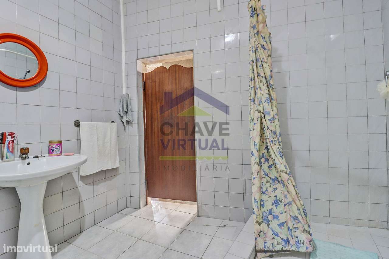 Moradia V2+1 com Terreno e Garagem - Delgada, Bombarral-24