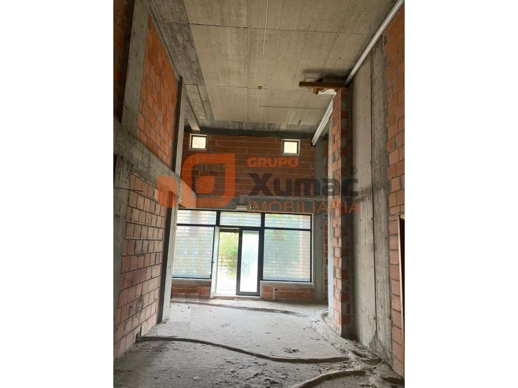 Espaço comercial no Monte da Caparica, com possibilidade para dois ... - Grande imagem: 3/19
