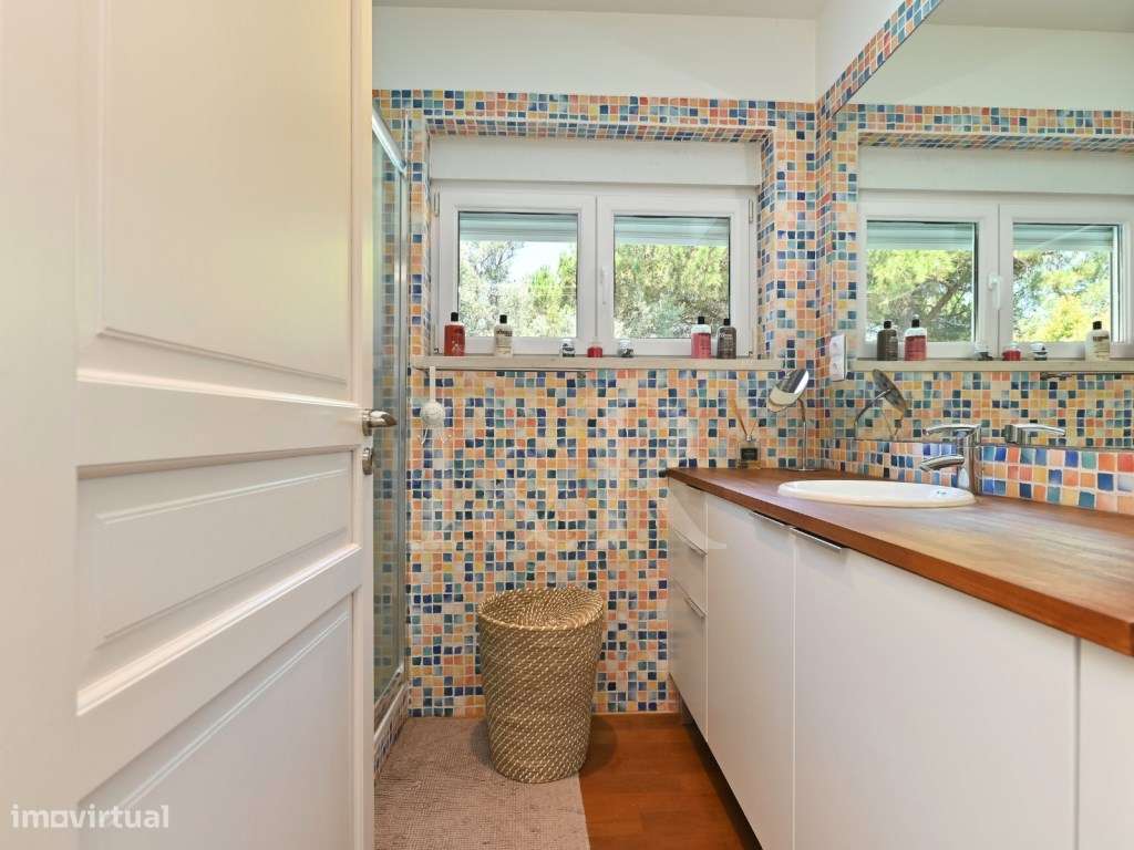 Moradia T6 com jardim, piscina e vista rio no Restelo, Lisboa-31