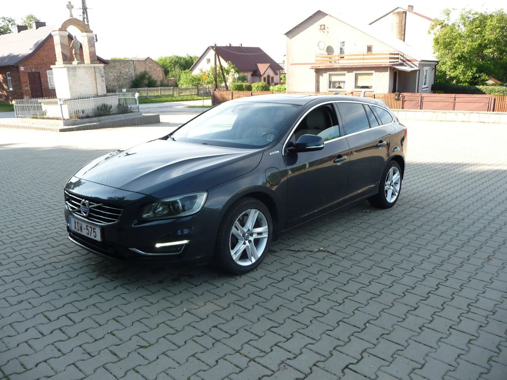 Volvo V60 I (2011-2018) D6 AWD Plug-in Hybrid Momentum 2015