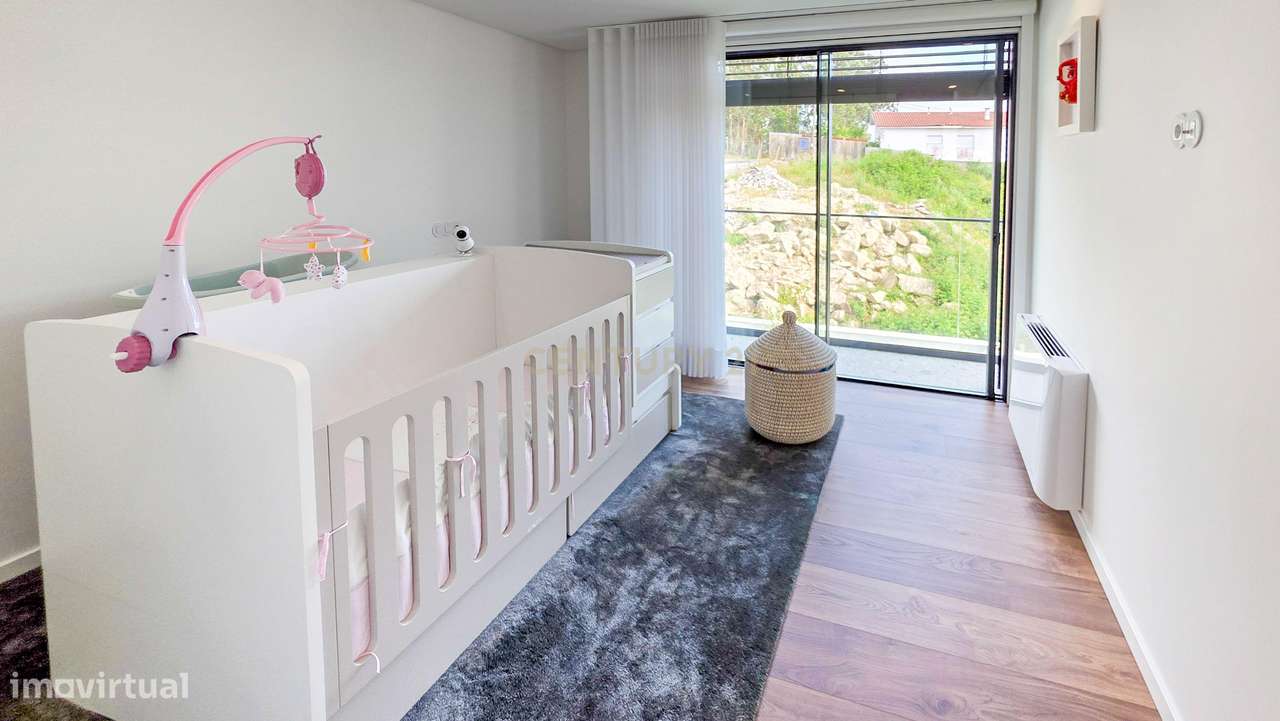 Moradia Contemporânea T4 com Piscina | Arquitetura Premium | Brufe, Vi-21