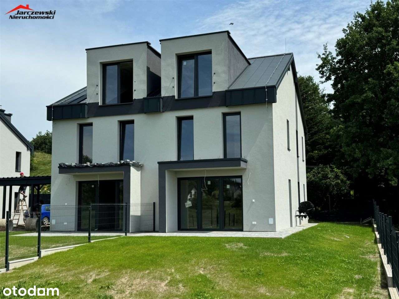 Dom bliźniak w kameralnej inwestycji na Bielanach-1