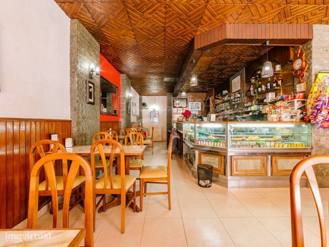 Café Totalmente Equipado em Zona Residencial Próxima à Praia em Paç...-3