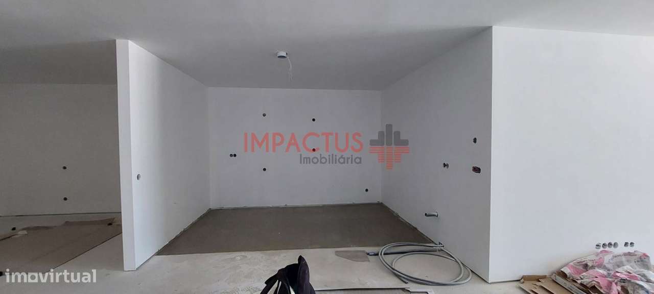 Apartamento T2 com terraço junto ao Metro-8