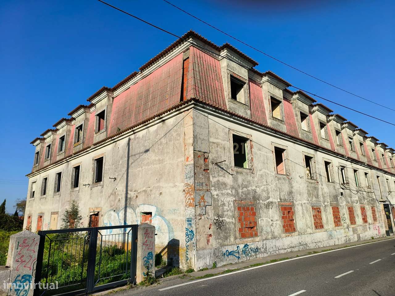 Prédios para recuperar em Camarate - Grande imagem: 4/21