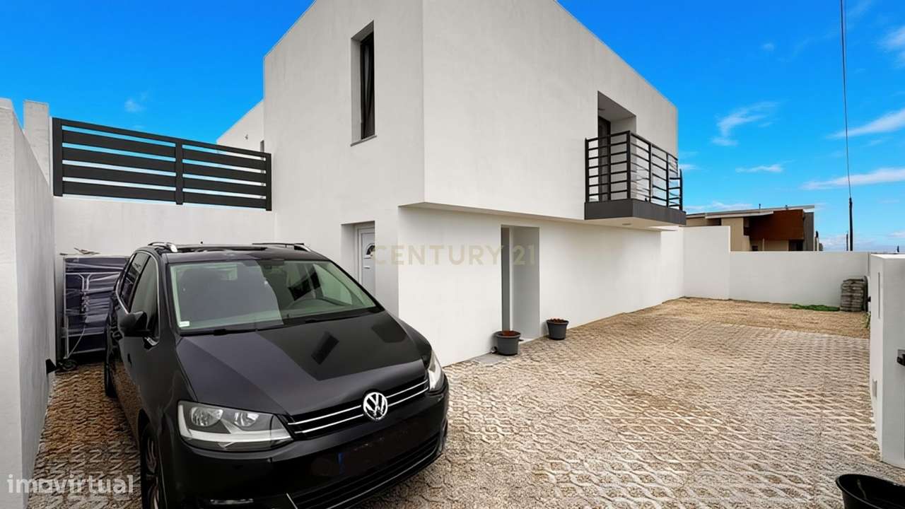 Moradia T3 + 1 com uma vista espetacular em Fonte Santa-36