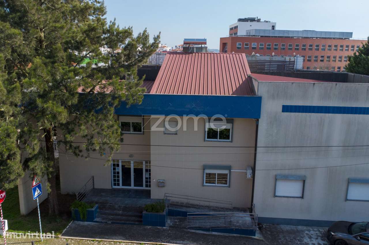 Edifício clínico em Linda-a-Velha com estacionamento privativo - Grande imagem: 3/38