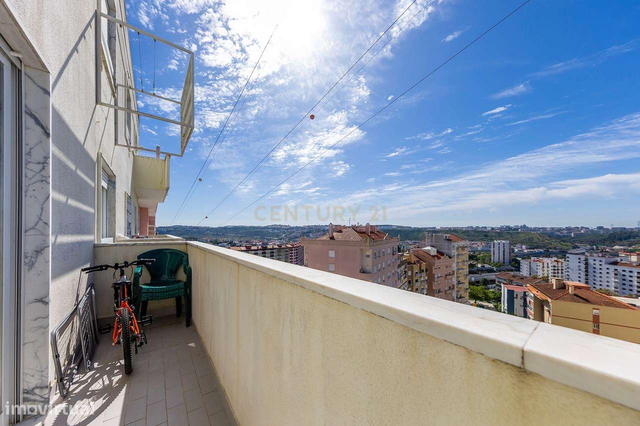 T3 Luminoso com Varandas e Garagem em Excelente Zona de Odivelas-30