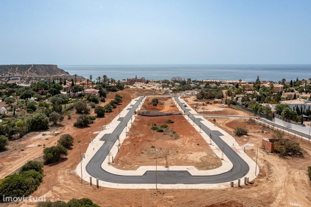 SELEÇÃO DE LOTES URBANOS PARA VENDA NA PRAIA DA LUZ