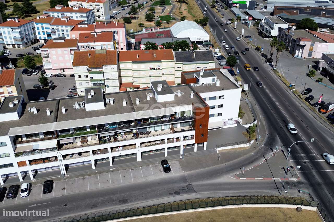 Apartamento T3 em Paio Pires-32
