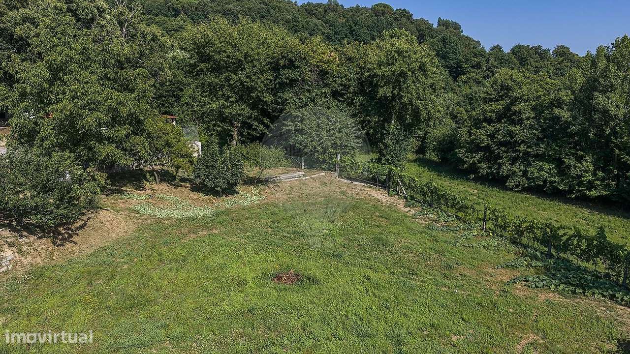 Moradia T4 com Terreno e Árvores de Fruto em Moure, Vila Verde-31