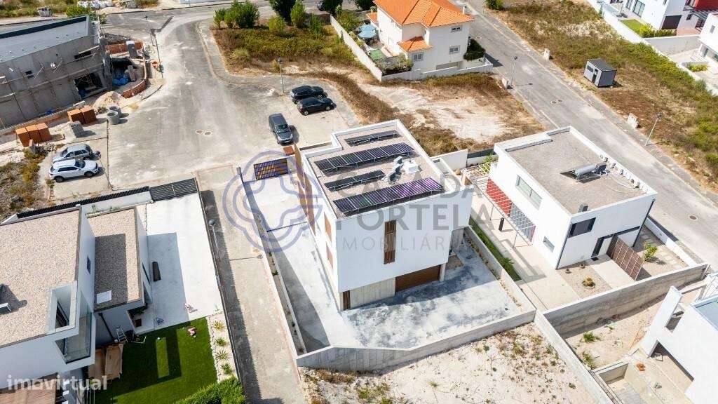 Moradia T4 com3 suites isolada-12