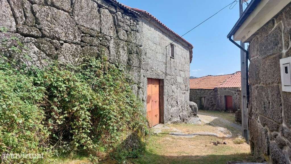 Moradia Banda p/ Restauro - Terras de Bouro - Grande imagem: 5/6