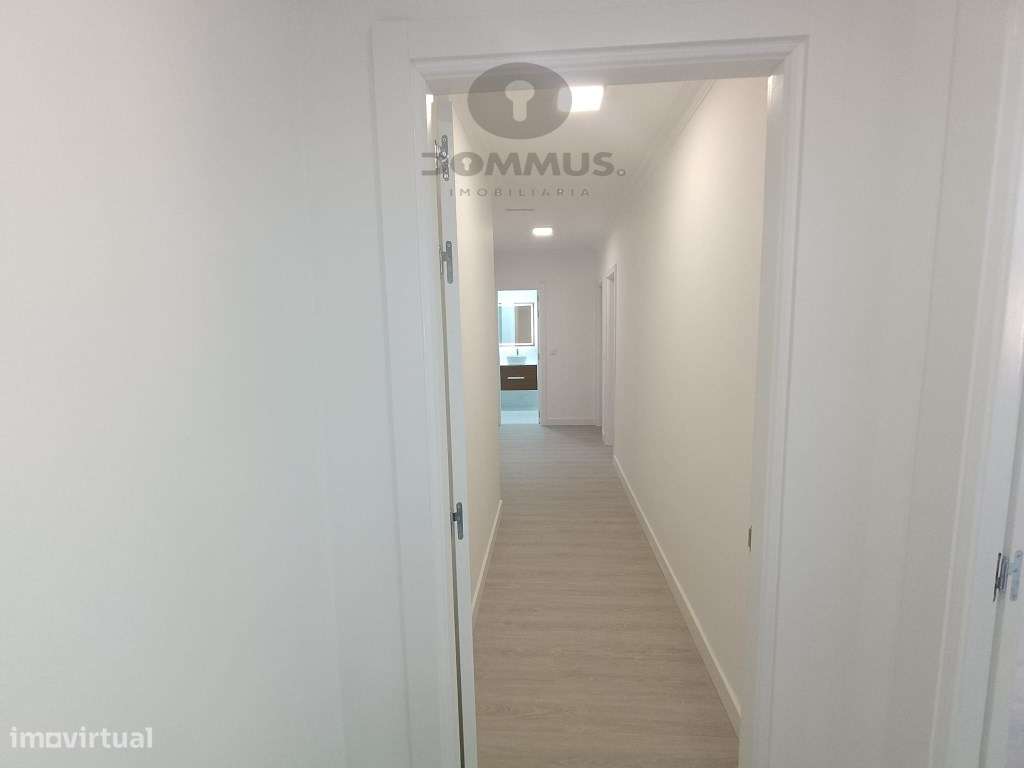 Apartamento T2 Remodelado c/ Arrecadação em São Marcos-11