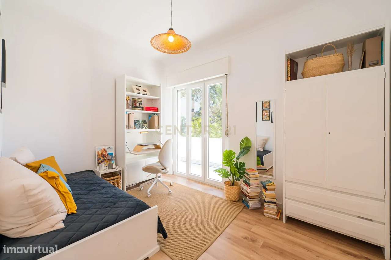 Excelente T2 Totalmente Remodelado | Monte Estoril-19