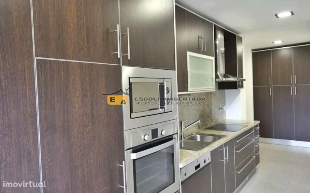 Apartamento T2 renovado em Valadares