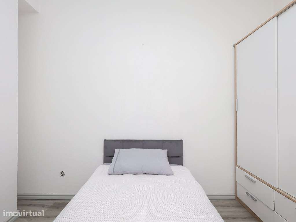 Apartamento T2 Parcialmente Remodelado em Valbom | Oportunidade aba...-12