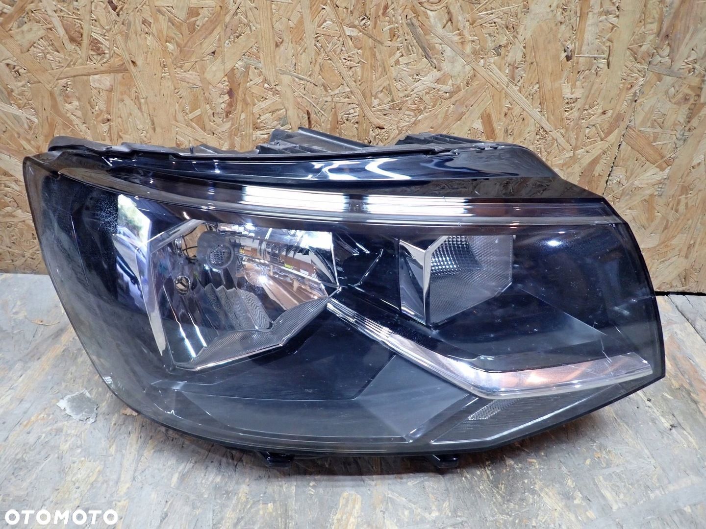 LAMPA PRAWA REFLEKTOR PRAWY VW TRANSPORTER T6 7E - 1