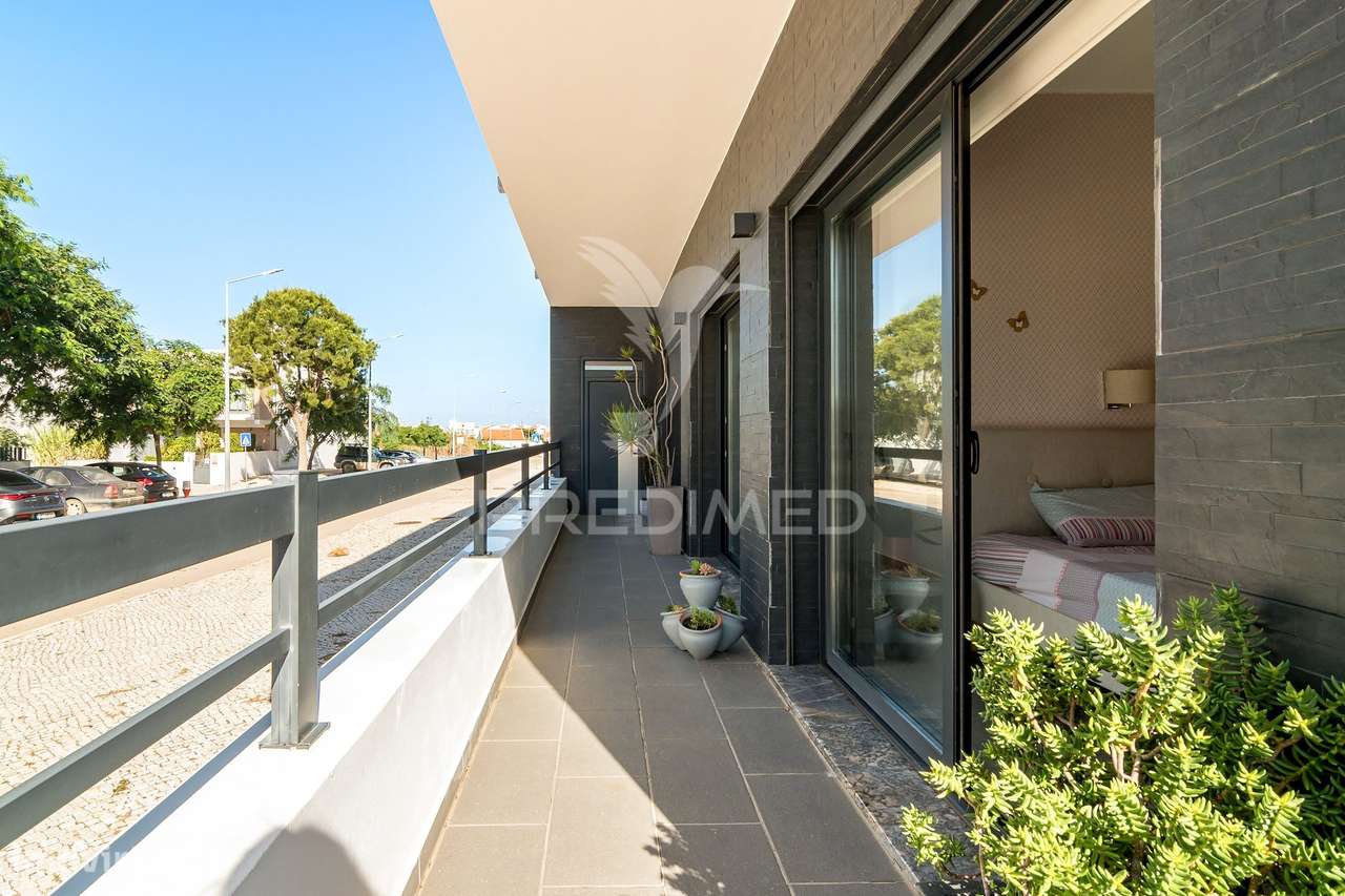 Moradia com Terraço e Vista Mar na Melhor Zona de Sines-17
