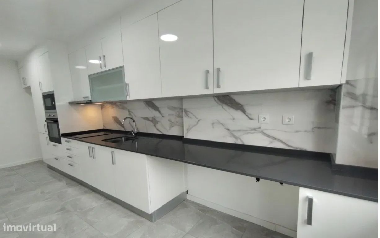 Apartamento T3 totalmente remodelado e com arrecadação