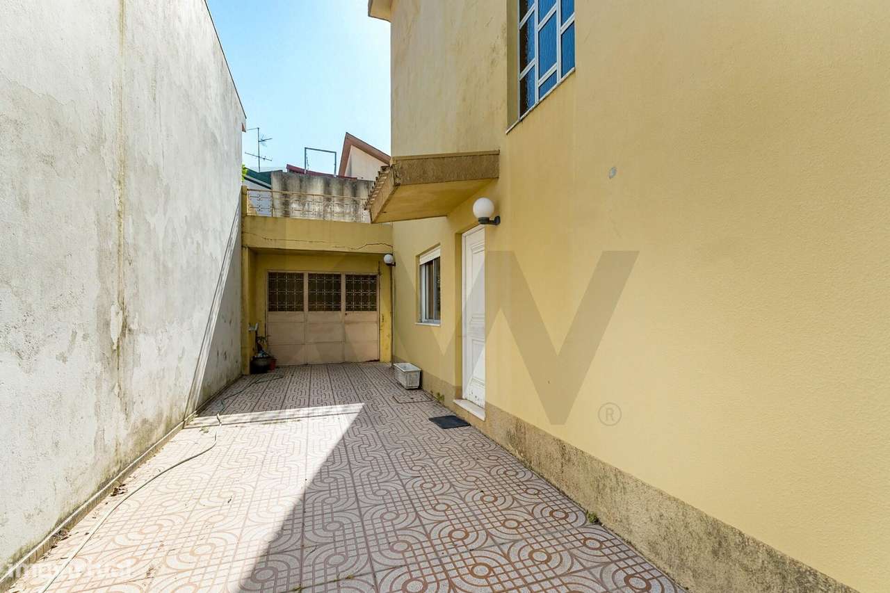 Moradia T4 em Custóias Centro-19