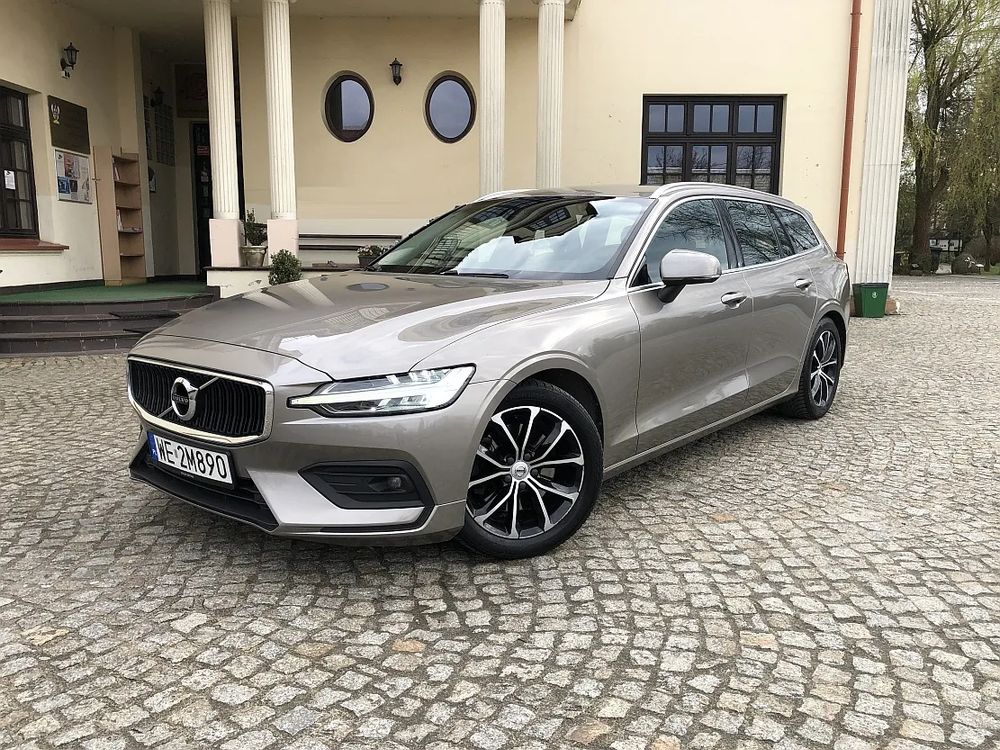 Volvo V60 II B4 D Momentum Pro 2021