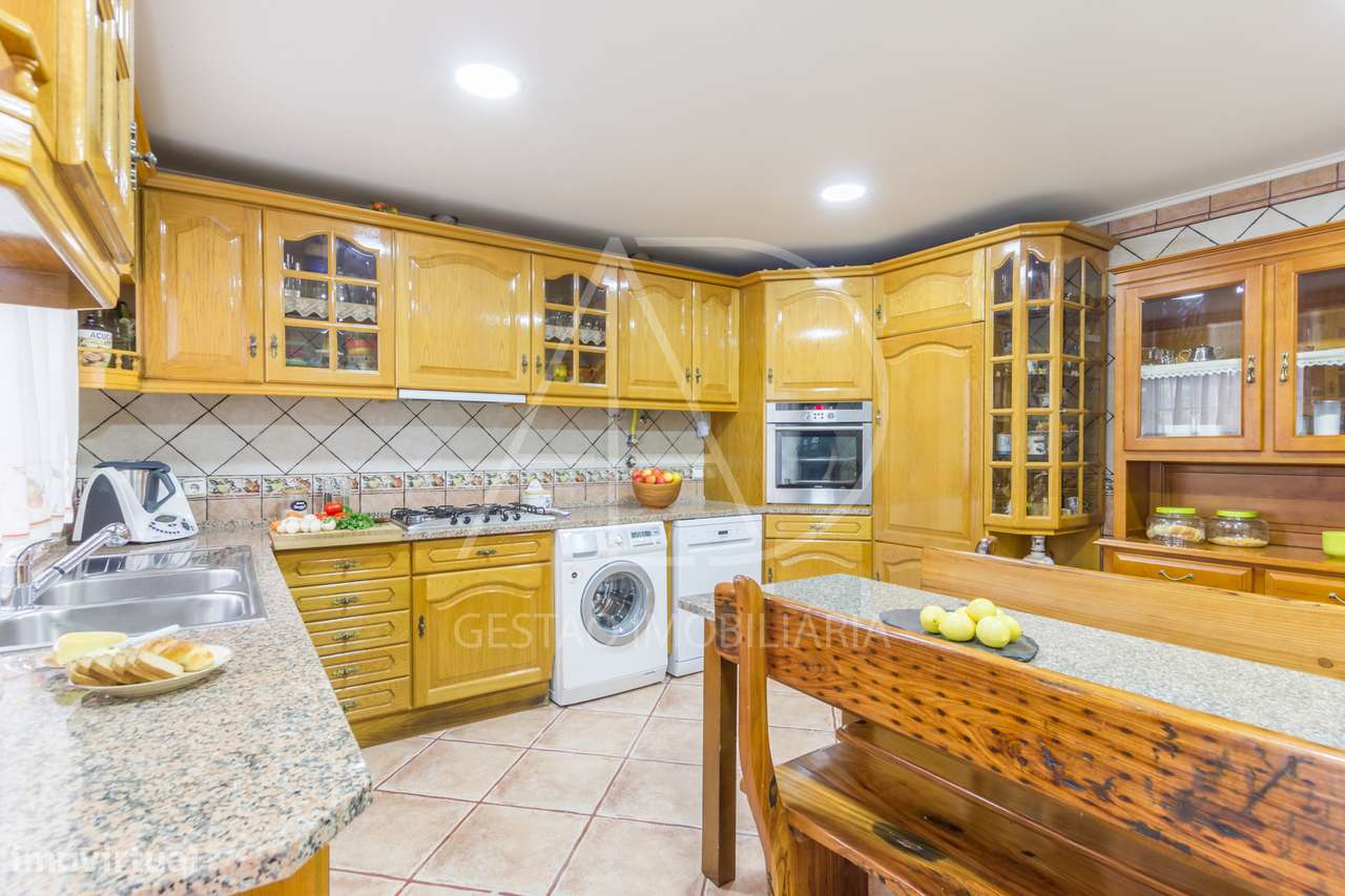 MORADIA T5+1 EM SANTO ANDRÉ, BARREIRO-7