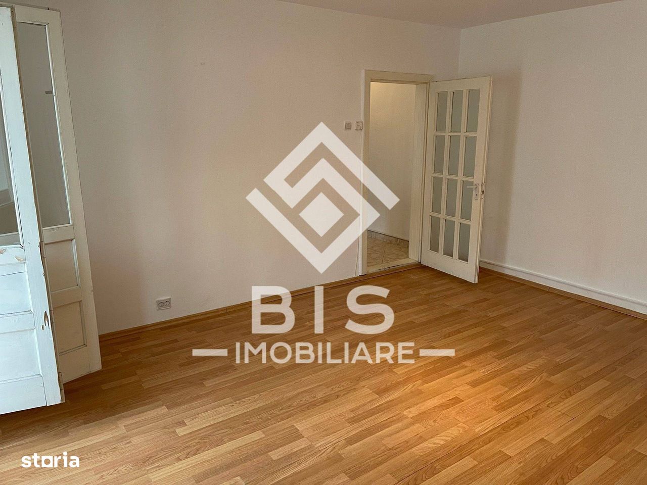 Apartament 3 camere etaj 3 zona Lamă