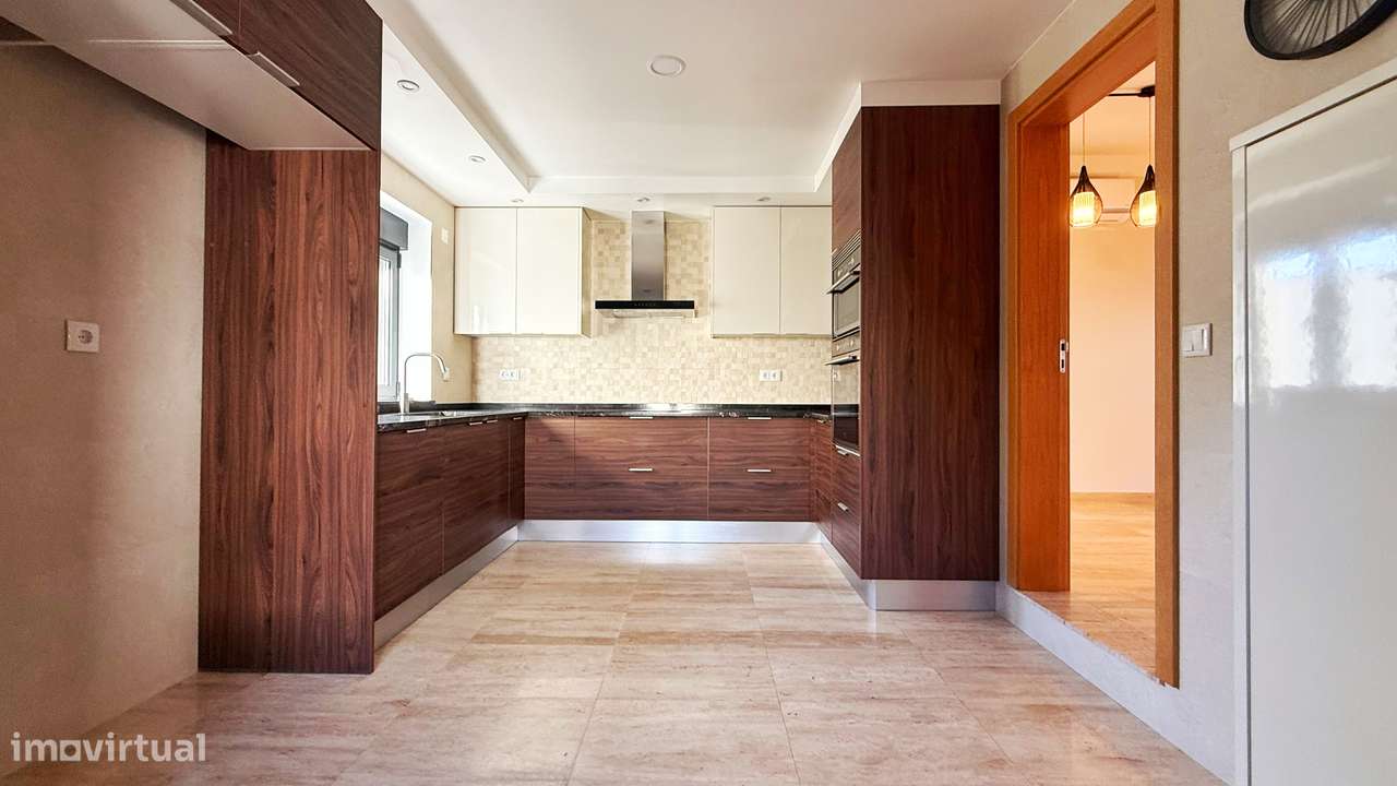 Moradia IsoladaT1+1 Totalmente Remodelada -Charneca da Caparica-12