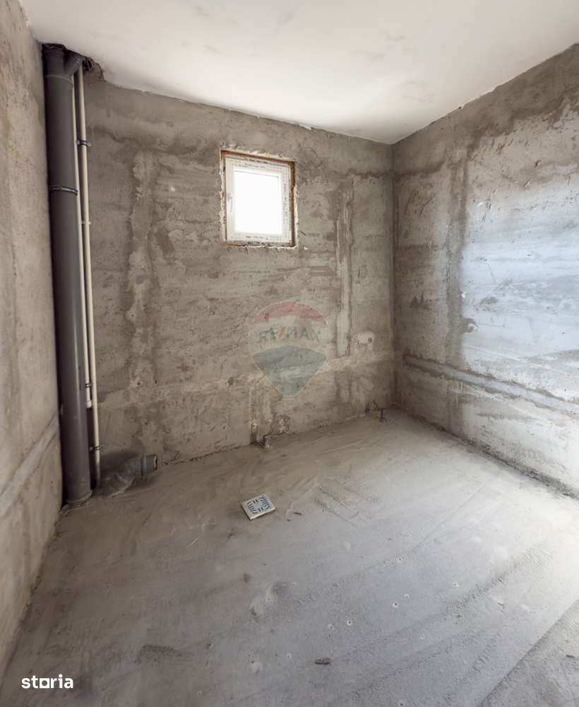 Casă / Vilă cu 8 camere de vânzare în zonă centrală - Urlati-5