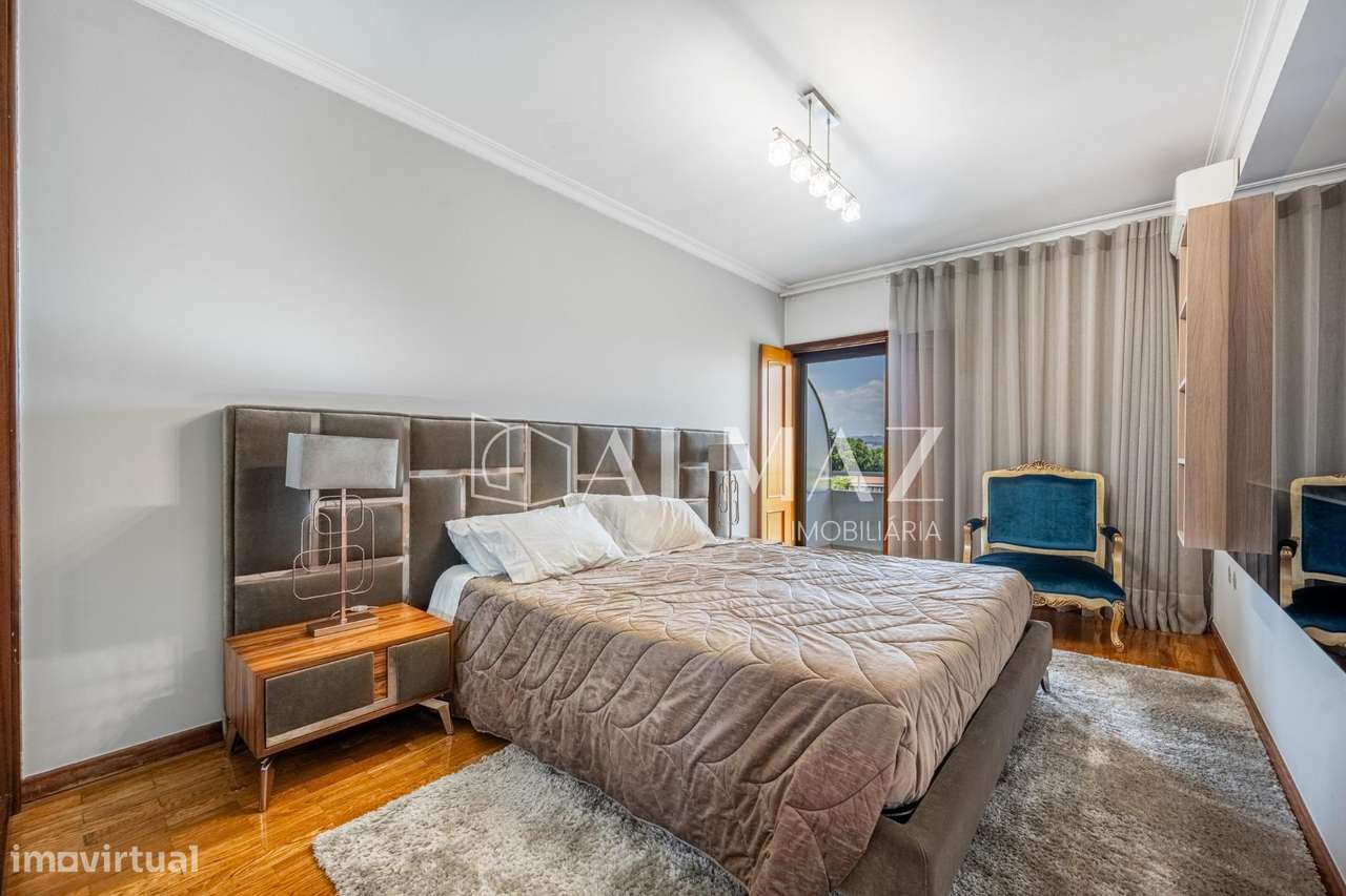 Moradia de Gaveto T3 com Jardim, Churrasqueira e Garagem para 3...-12