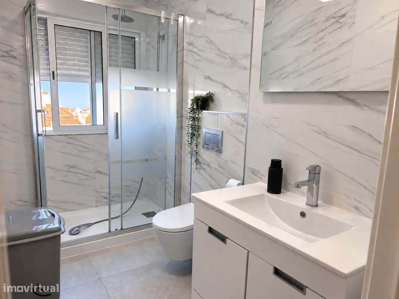 Apartamento T1 Renovado-14