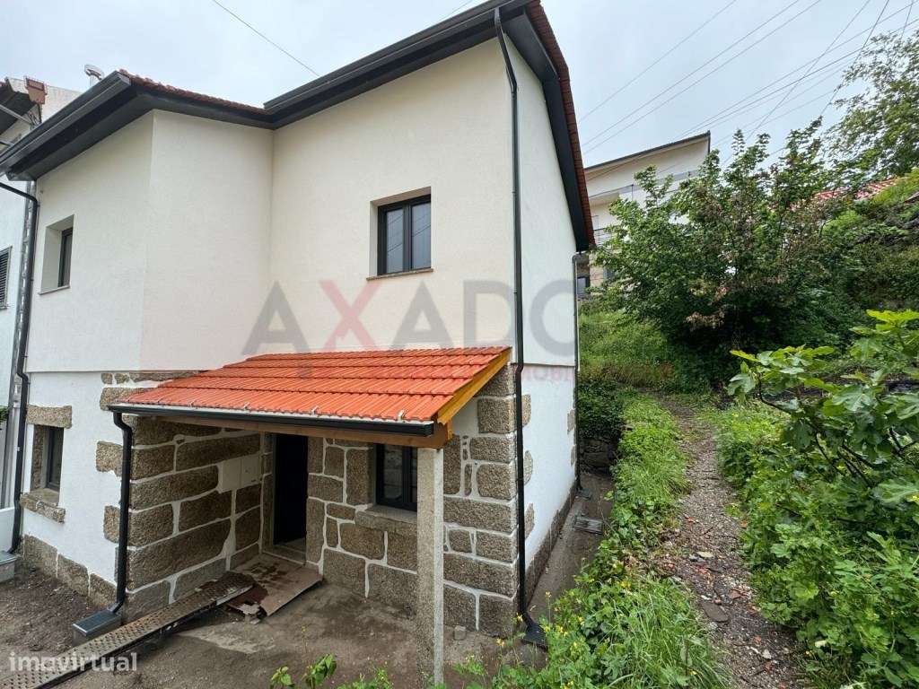 MORADIA TOTALMENTE REMODELADA EM LORIGA PERTO DA PRAIA FLUVIAL - Grande imagem: 1/39