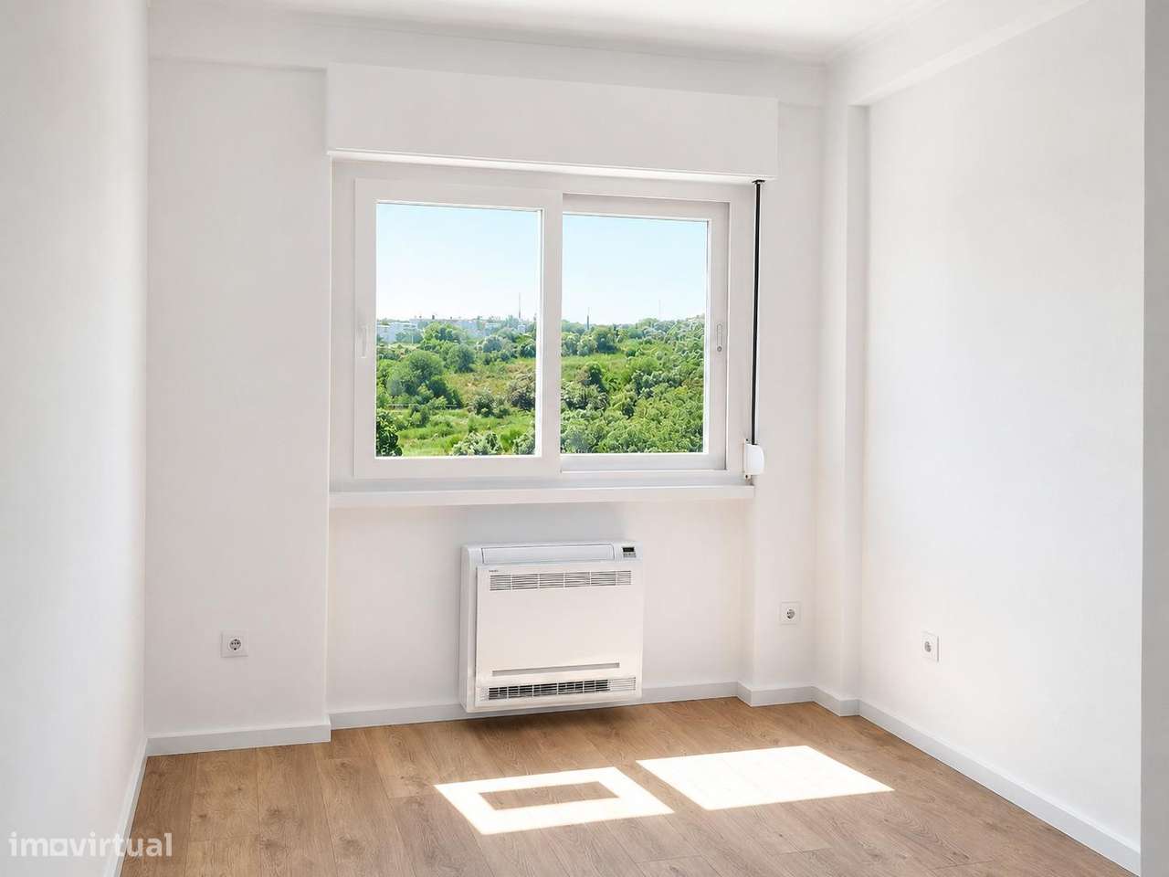T2 totalmente remodelado, para viver ou investir - Lumiar-7