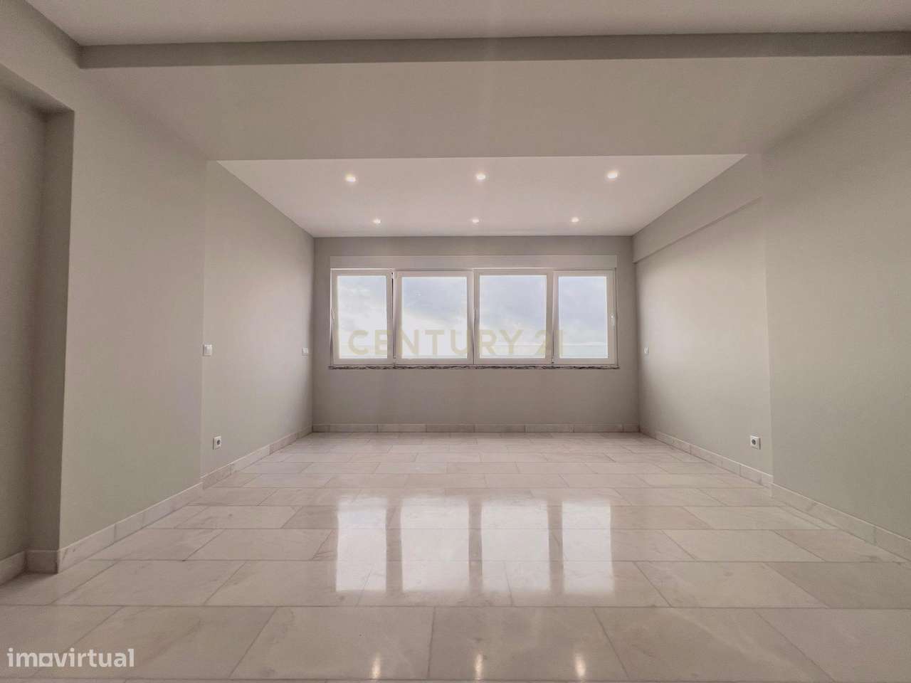 Apartamento T0 transformado em T1, remodelado, Costa da Caparica-8