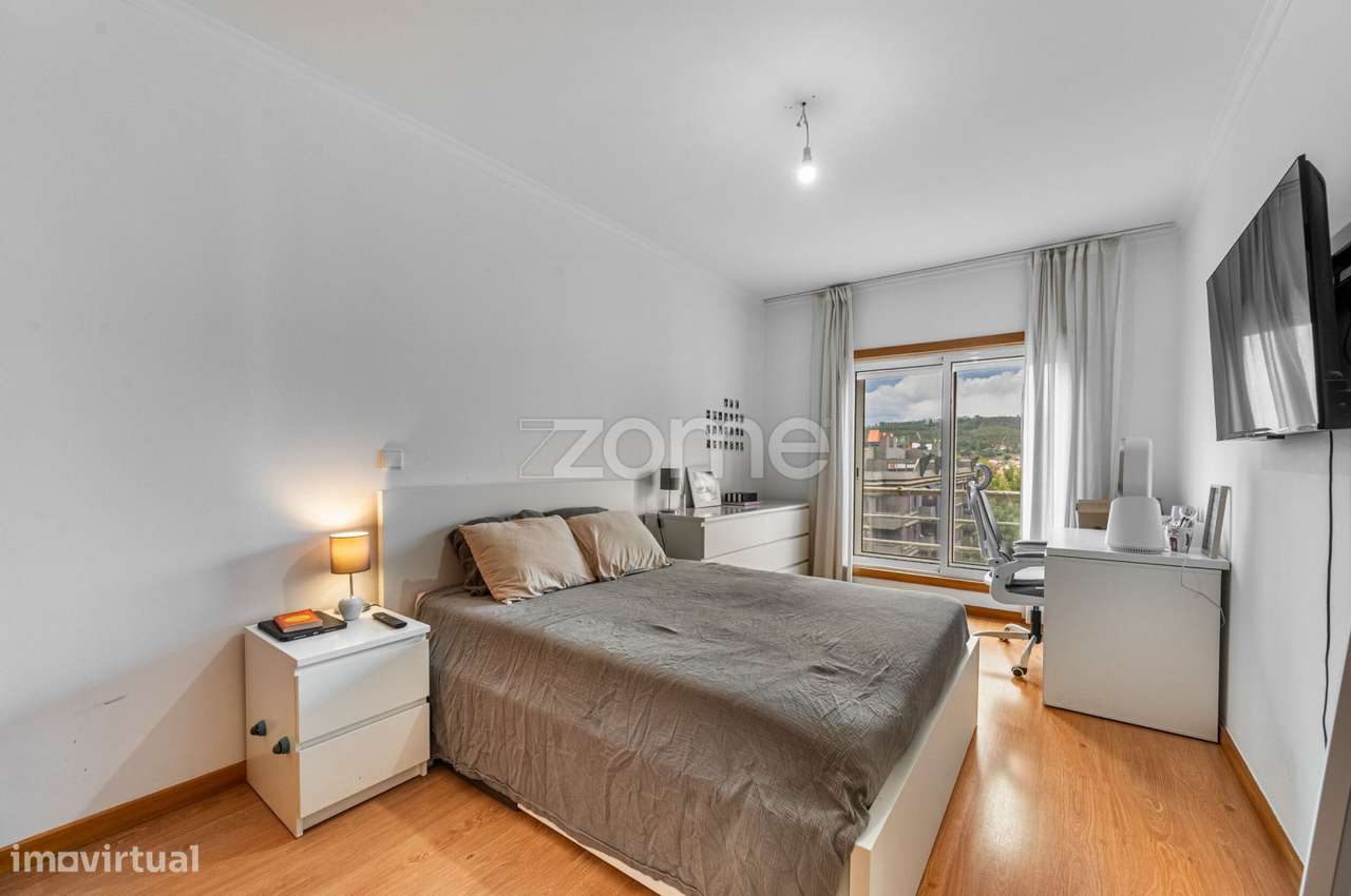 Apartamento T3 com varandas, em Valongo-10
