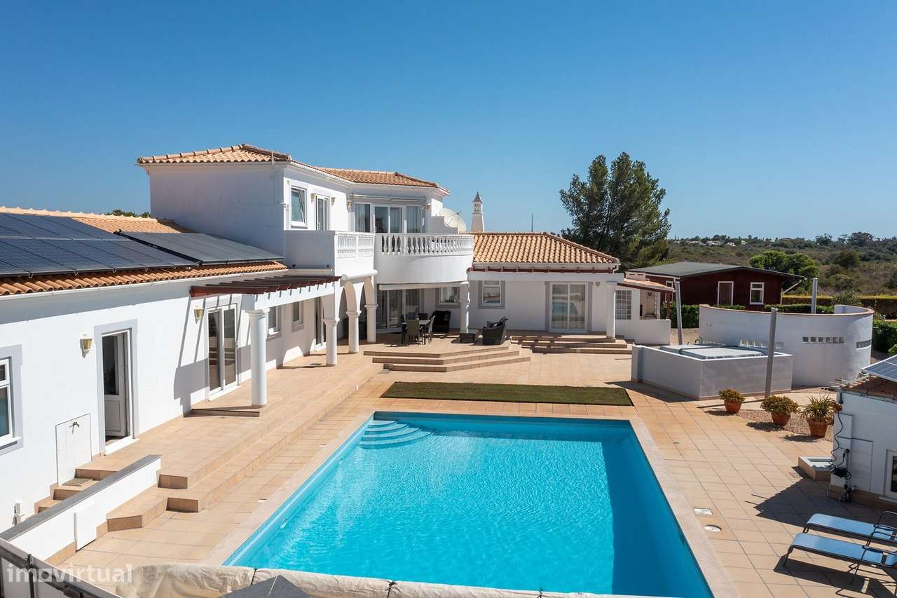 MORADIA DE SONHO T4 + ANEXO, GARAGEM E PISCINA EM VILA DO BISPO - Grande imagem: 5/56