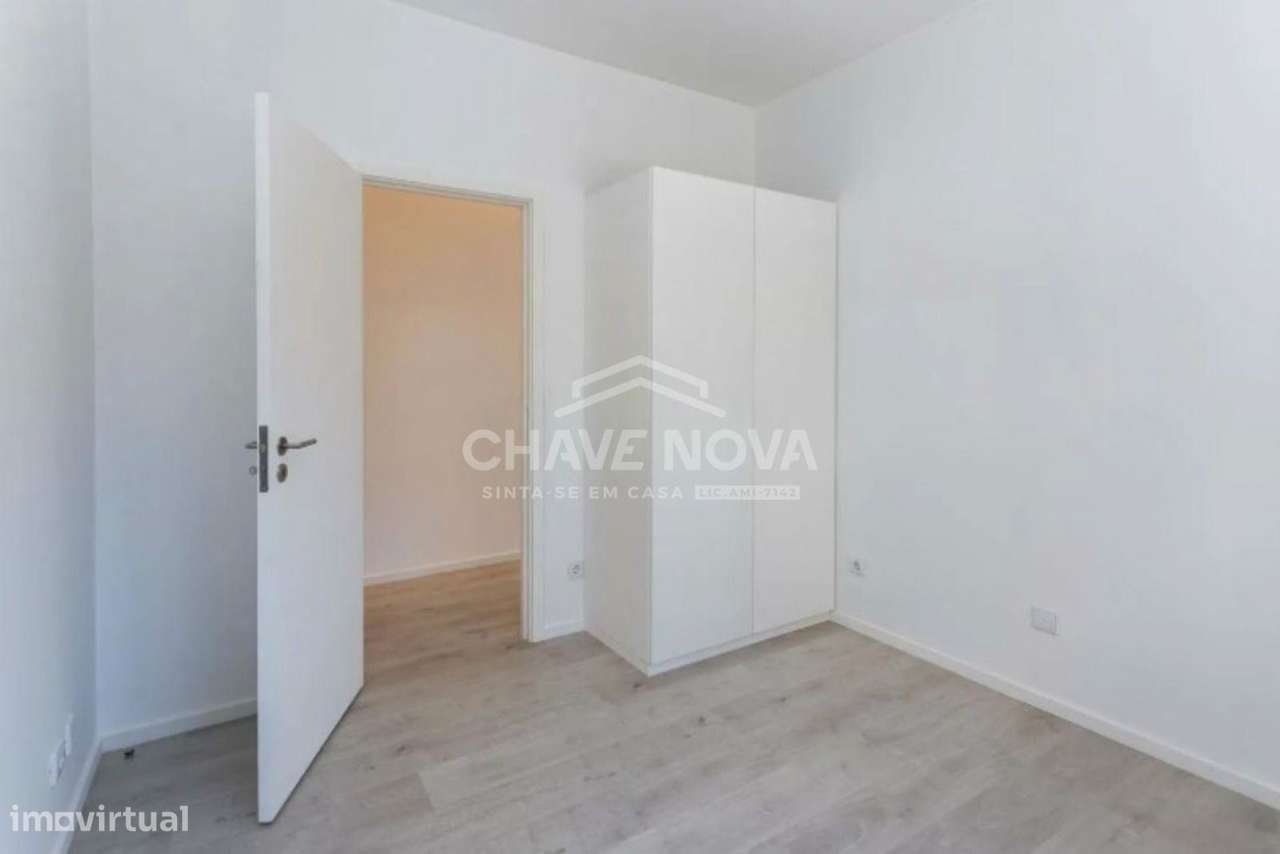 Apartamento T2 Renovado com Lugar de Garagem – Rua de Serralves, Porto-9