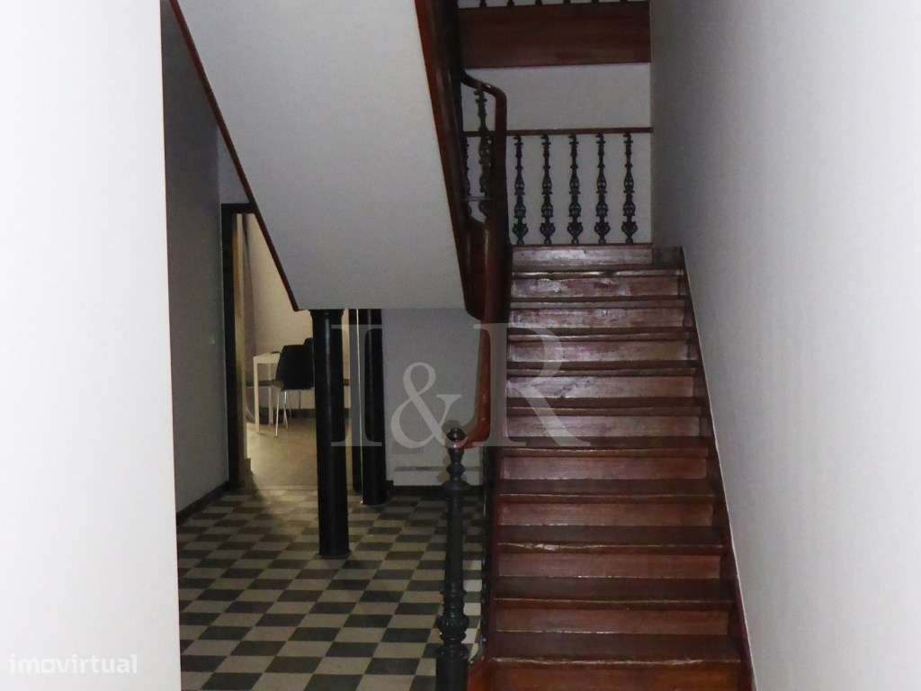 Prédio com 7 apartamentos para investimento em Lisboa - Grande imagem: 2/24