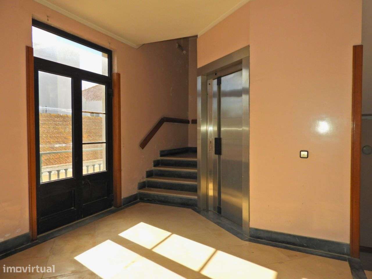 Prédio no Centro Histórico de Santarém - Grande imagem: 5/18