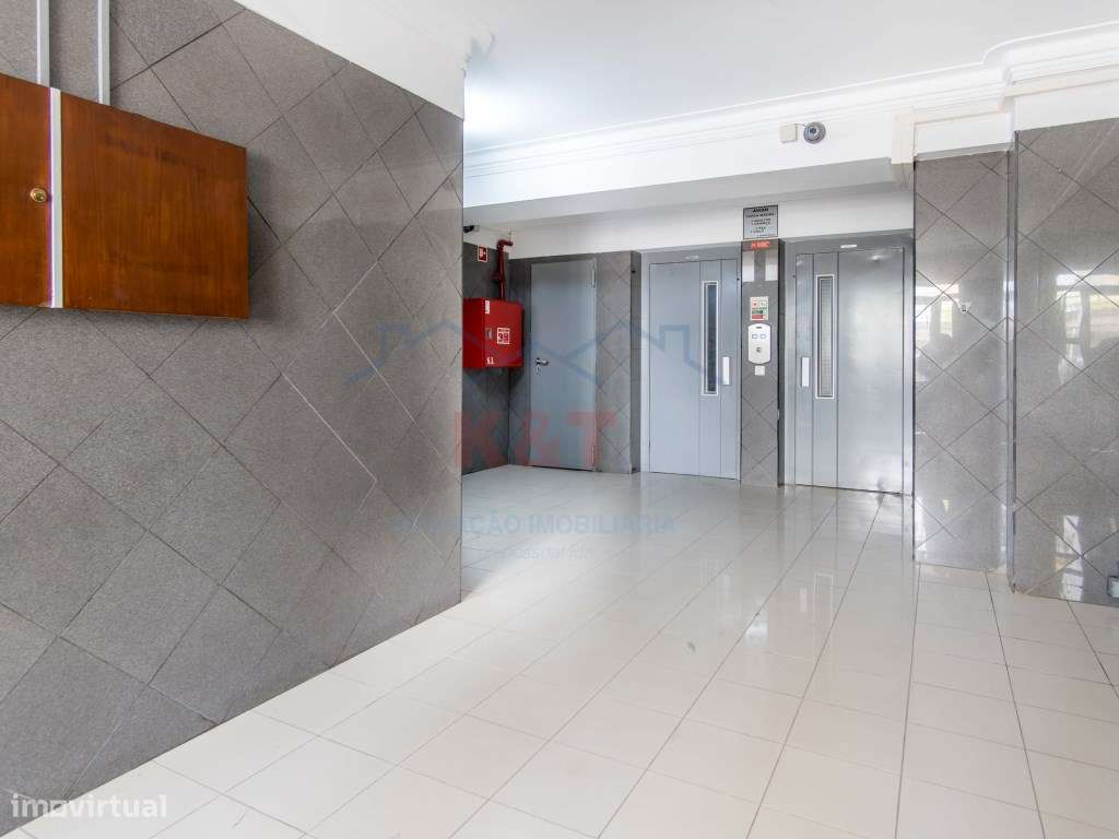 T2 na Praia da Rocha totalmente Remodelado-12