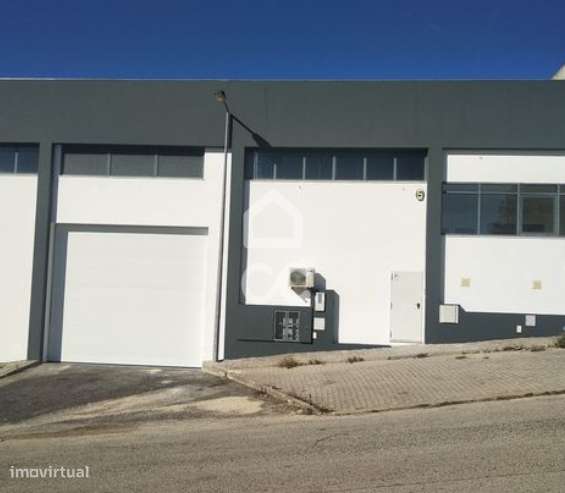 Armazém Renovado com Escritórios | Malveira - Grande imagem: 4/7