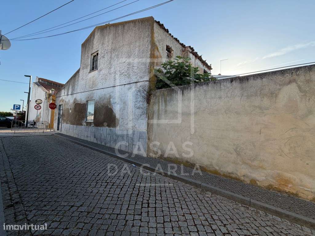Moradia para Reabilitação Total no Centro da Vila de Cuba-4