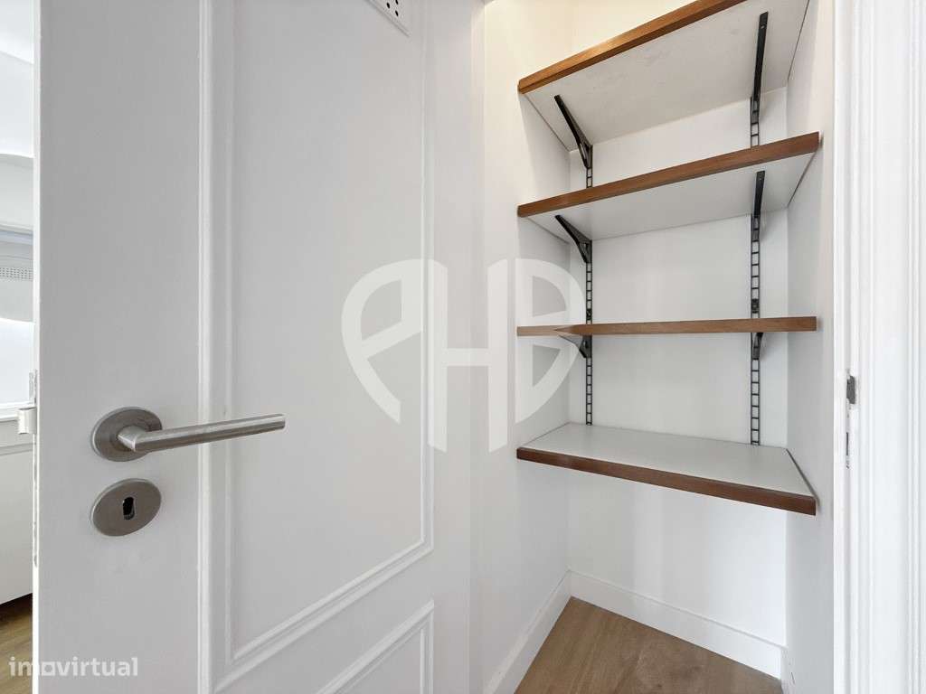 Apartamento T3 Totalmente Remodelado // Estrada da Luz-16