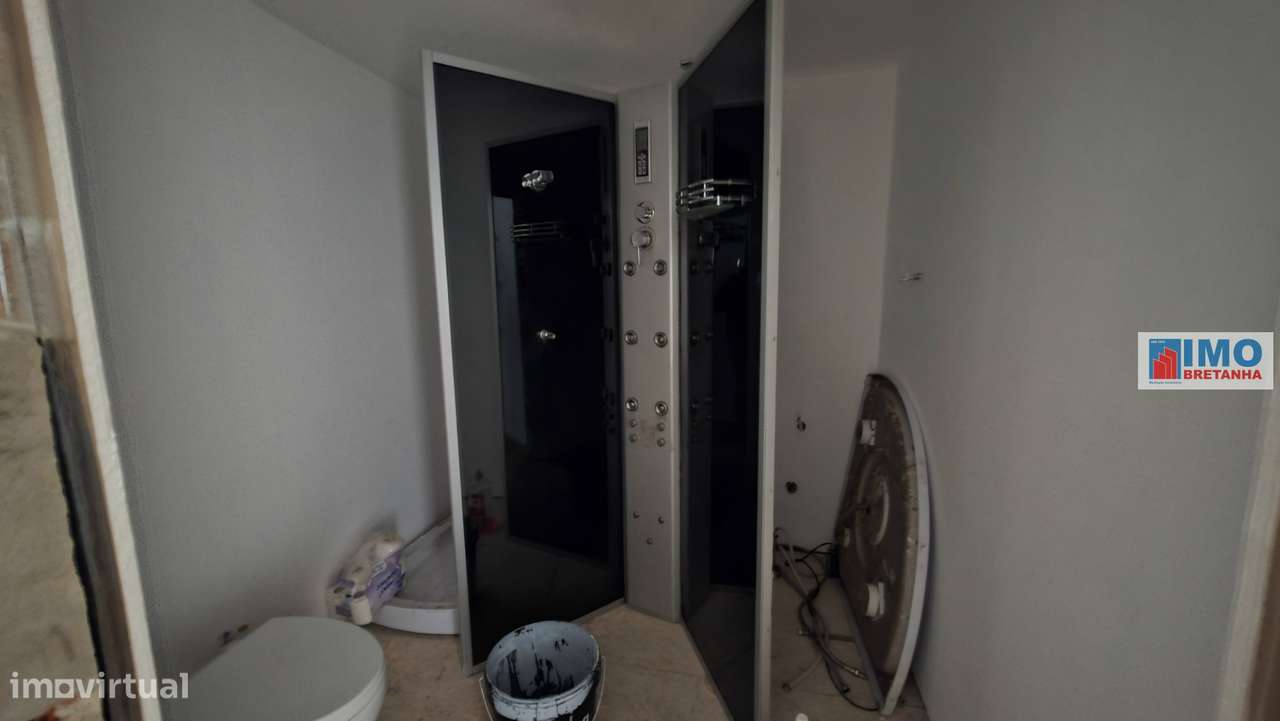 Moradia V2 p/ Renovar - Escalos de Cima-10