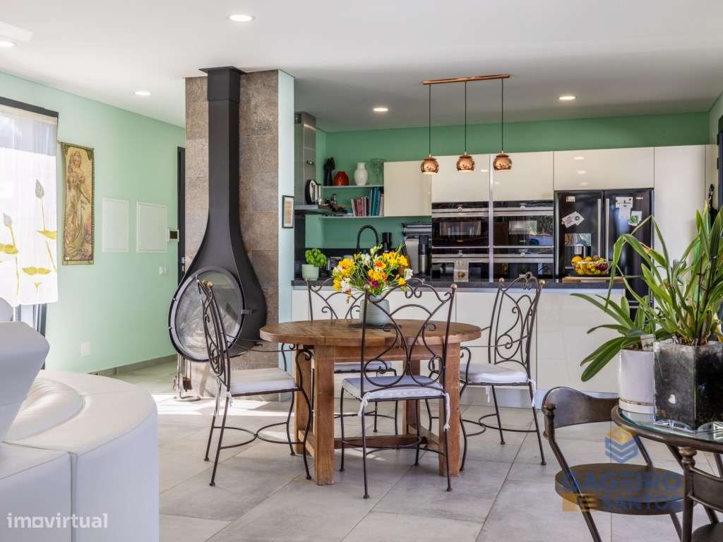 Moradia Térrea T3 Contemporânea com Piscina-11